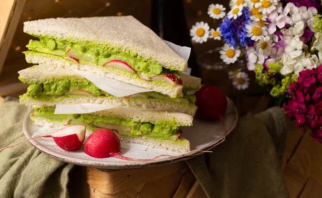 Tramezzini mit Erbsenaufstrich